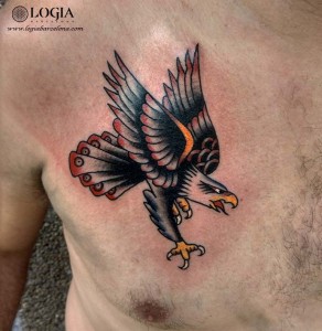 tatuaje-pecho-aguila-logia-barcelona-julio-herrero     